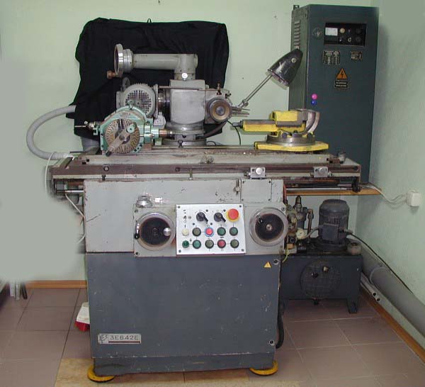 3Е642Е Загальний вигляд заточувального верстата Загальний вигляд заточувального верстата 3Е642Е